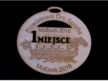 drewniany medal sr 10cm ze sznurkiem 2