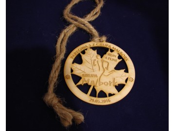 drewniany medal sr 10cm ze sznurkiem 7
